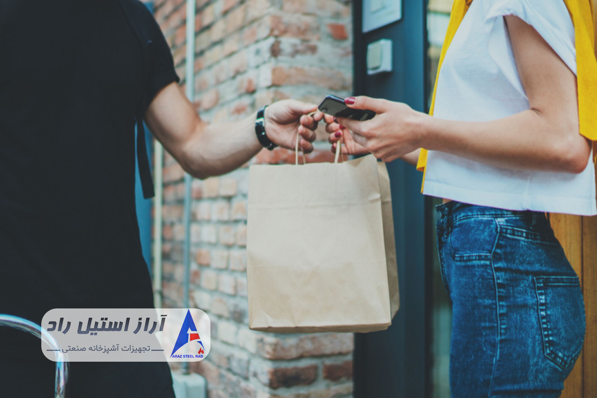 تحویل غذا در رستوران بیرون بر