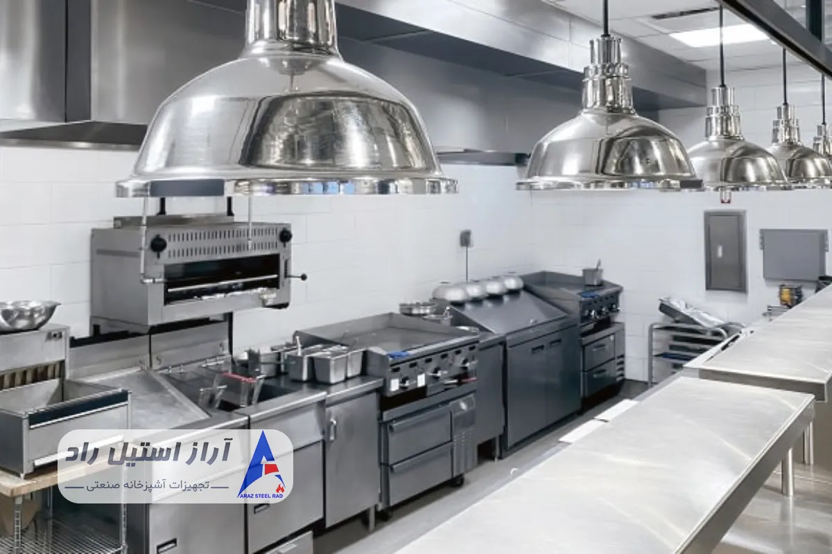 تجهیزات پخت و پز در آشپزخانه صنعتی هتل