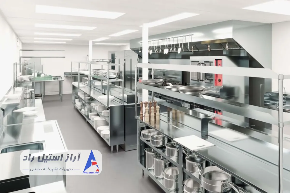 تجهیزات ذخیره سازی و انبار در آشپزخانه صنعتی هتل
